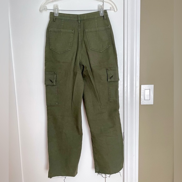 Hollister Ultra High Rise Mom Jeans - Picture 3 of 9